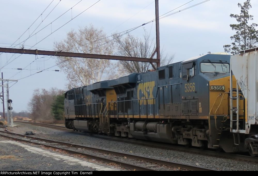 CSX 5356 on Q410